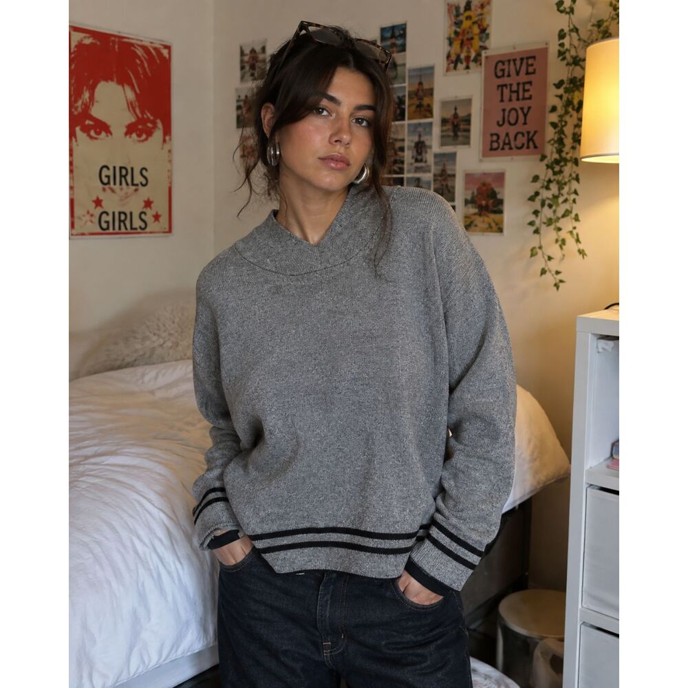 J'Adior 8 Gray Pullover Hoodie Sweater Top  Women's Size 4